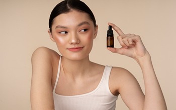 Ingredientes en serums para pestañas y cejas